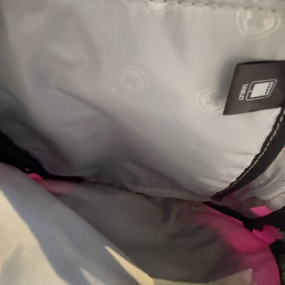 SwissGear Hot Pink Sling Backpack Crossbody Daypack - Picture 9 of 9